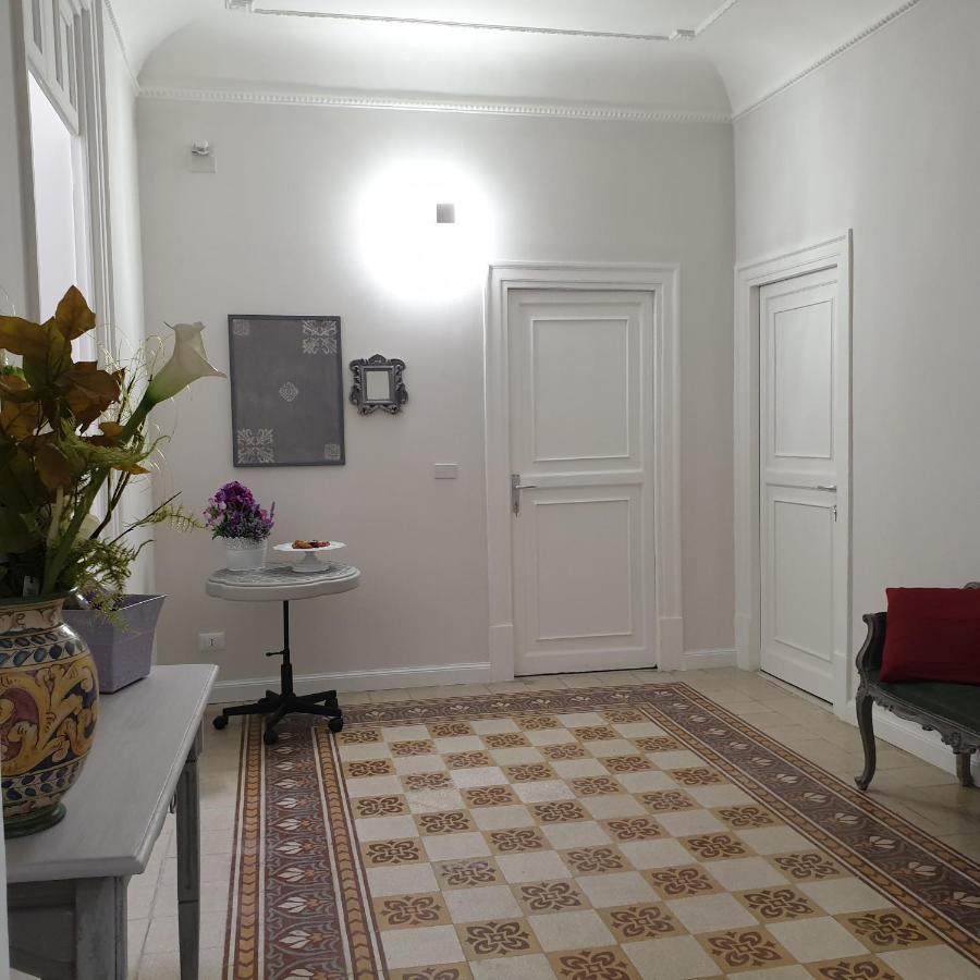 Hotel Essential à Palerme Extérieur photo